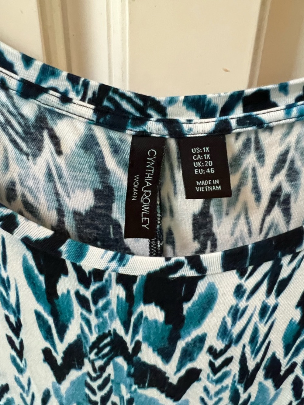 Cynthia Rowley Blue and White Abstract Short Sleeve Top - Picture 2 of 4